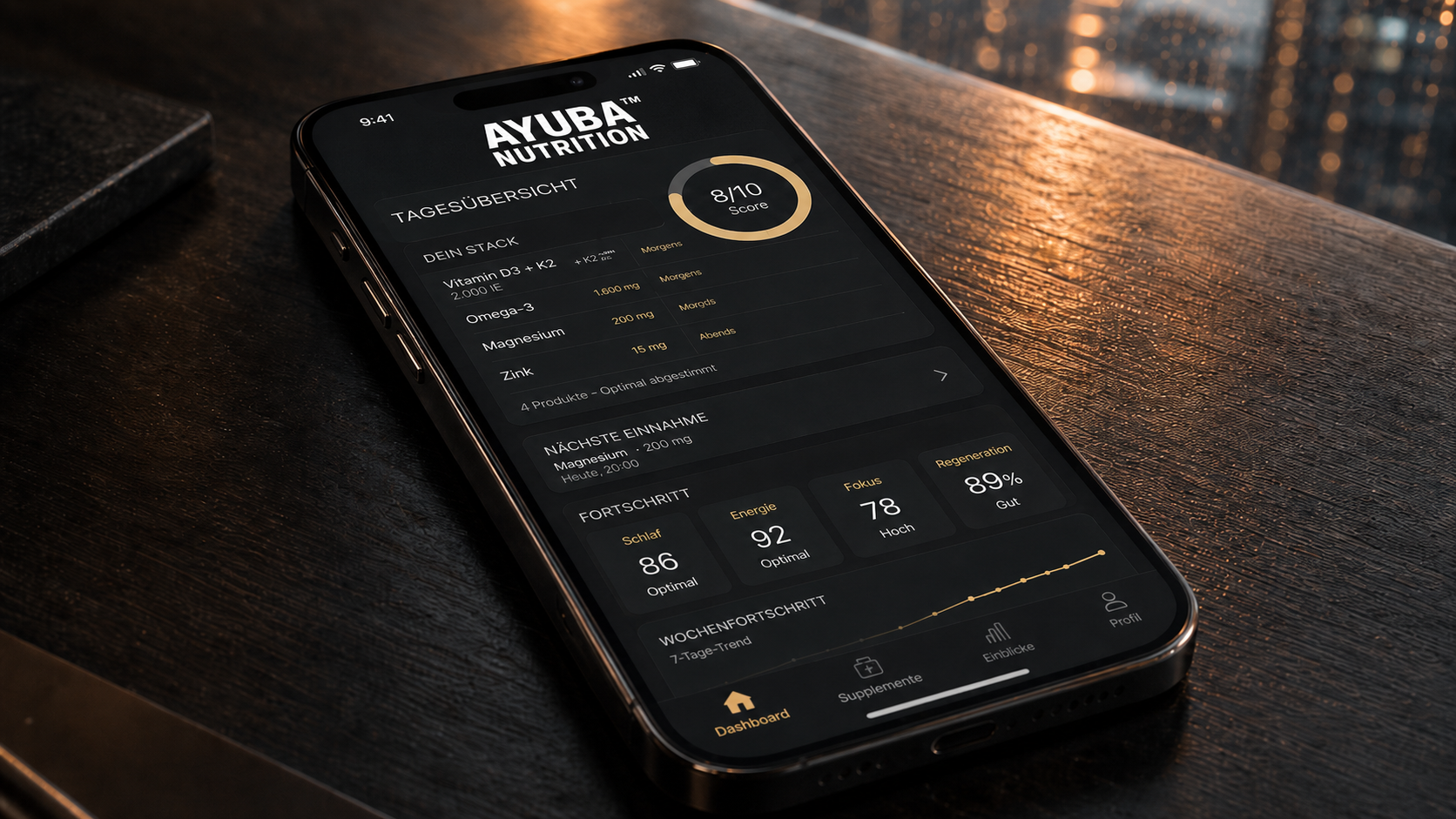 Ayuba Nutrition App Dashboard auf einem iPhone mit deutschem Supplement-Stack, Tagesübersicht, Einnahmezeiten, Fortschrittswerten und Ayuba™ Nutrition Logo.