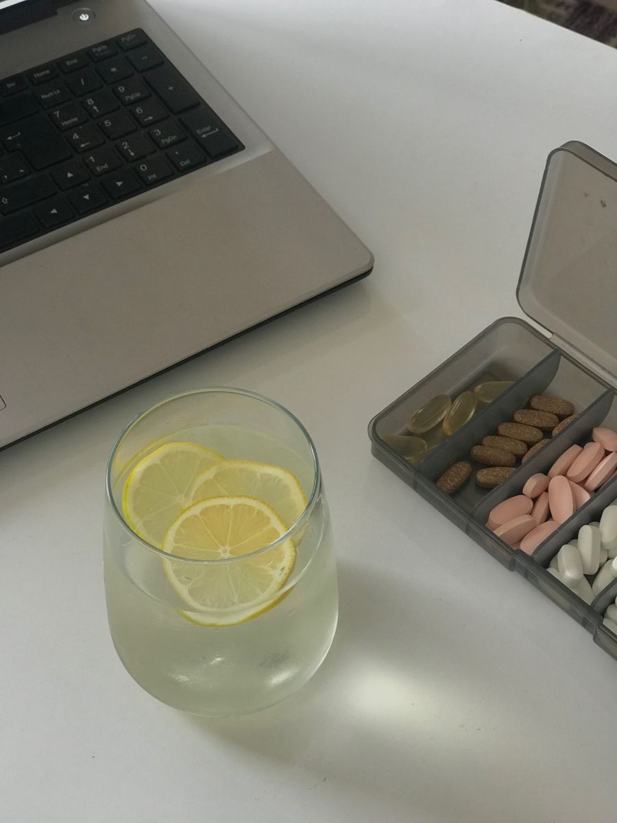 Vitamin C + Magnesium: Synergie, Wirkung & Dosierung