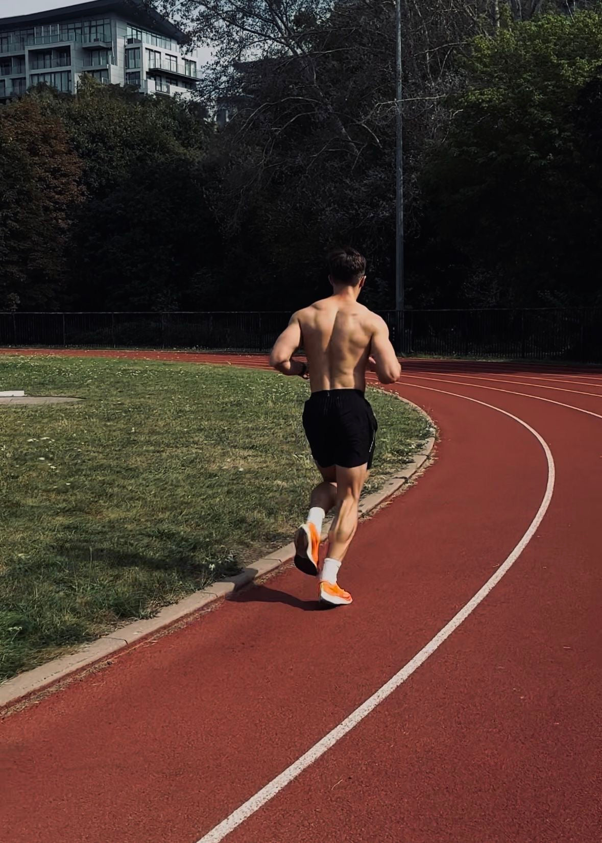 Du trainierst hart. Du schläfst genug. Du isst sauber. Und trotzdem Einbrüche. Meistens ist es kein Trainings- sondern ein Versorgungsproblem.