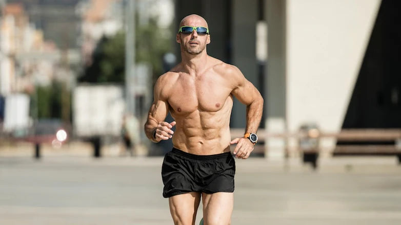Jede Nacht schlechter Schlaf ist eine Nacht weniger Regeneration. Jede schlechte Regeneration ist ein Training, das nichts bringt. Magnesium stoppt diesen Kreislauf.